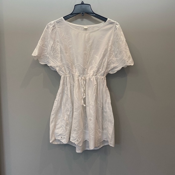 White Short-Sleeve Sundress - Picture 2 of 9